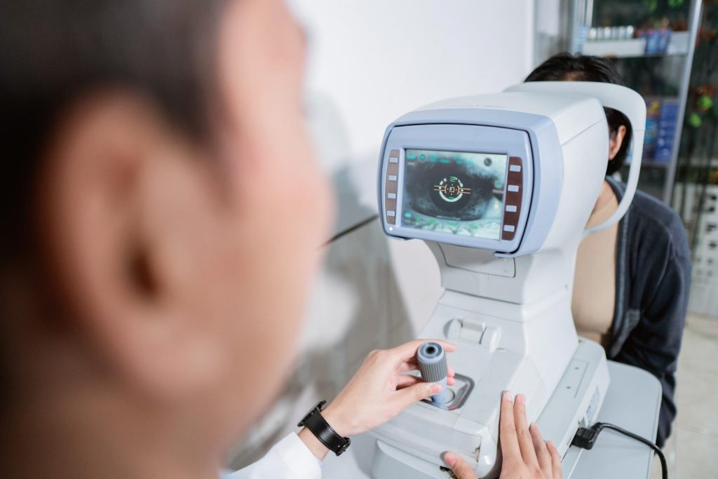 Ophthalmologist examining patient’s eye to determine types of lenses for cataract surgery and suitability for bladeless laser cataract surgery